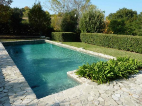 Casale Oliva in a landscape of oaks, olive e cherry trees